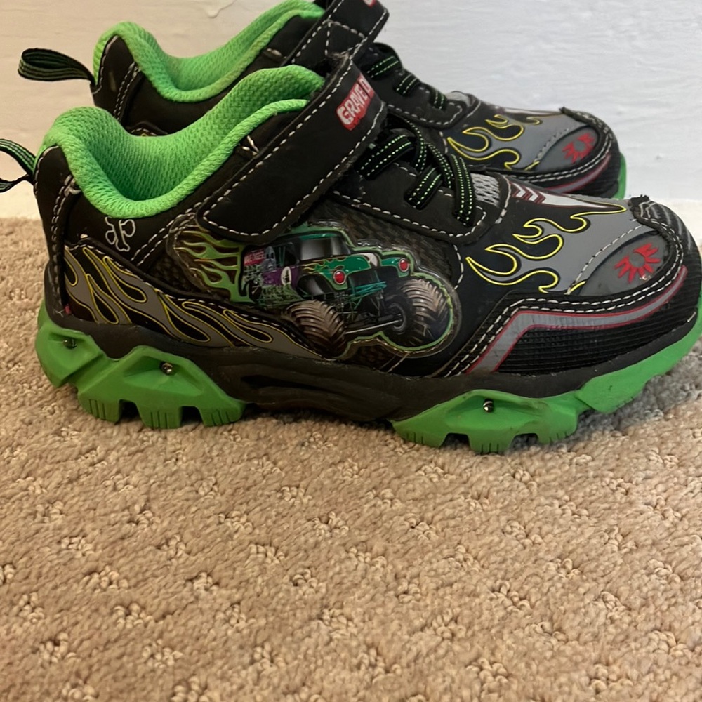 Monster Jam Gravedigger toddler boy sneakers size 11